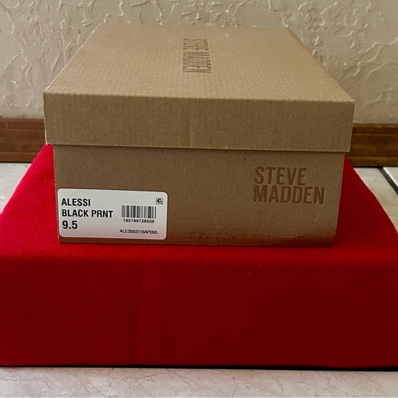 Alessi Black Print Heel by Steve Madden - Picture 6 of 9